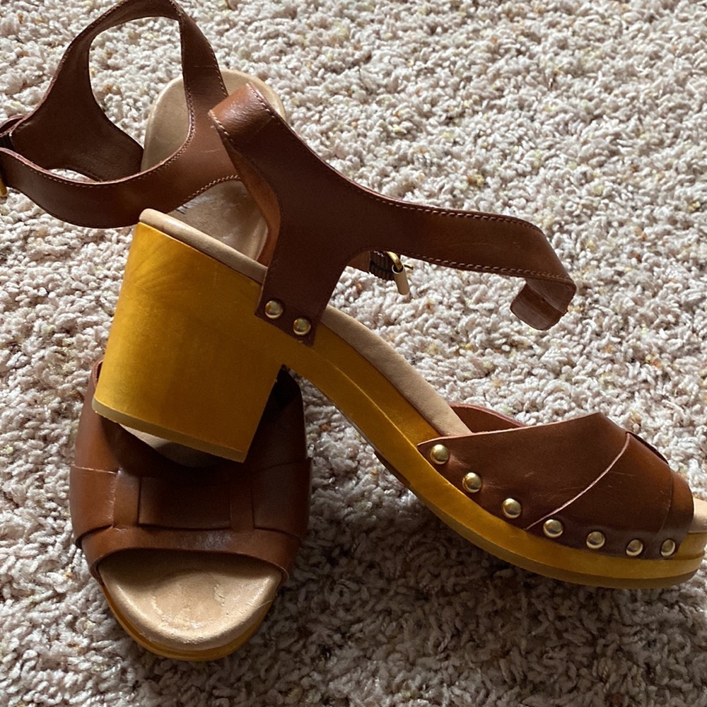 NWOT Women’s UGG clog heel sandal size 8